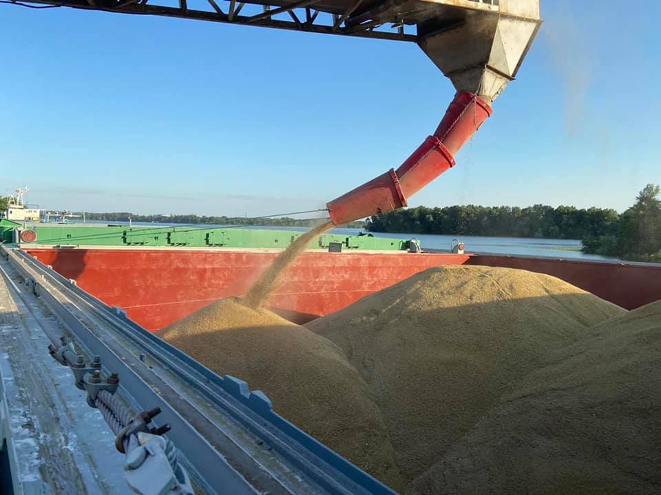 CША побудує тимчасові термінали для перевантаження зерна на українському кордоні — Байден