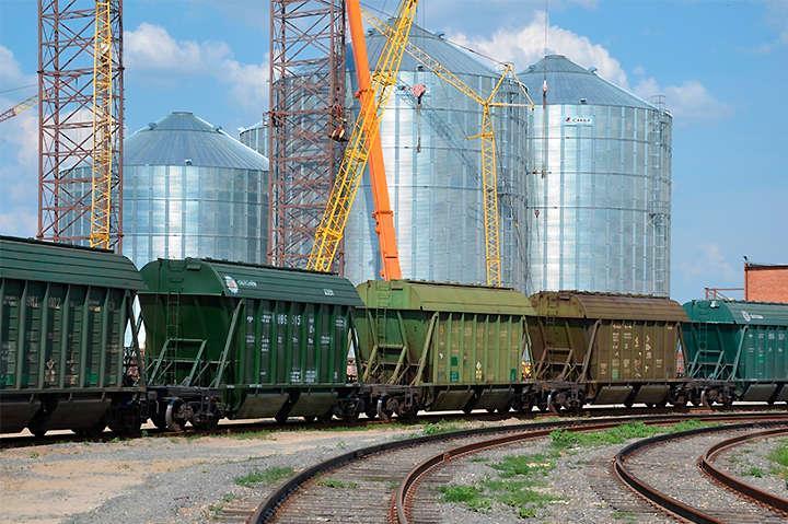 Укрзалізниця відновлює аукціони з розподілу зерновозів у ProZorrо