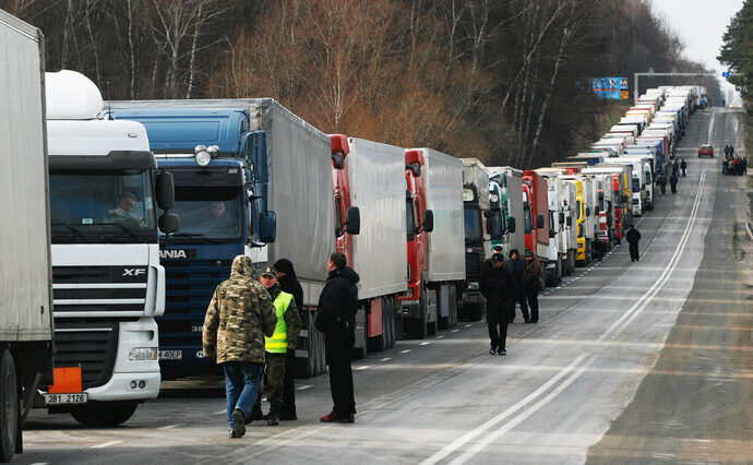 Черги на кордоні з Польщею призводять до величезних збитків — МІУ