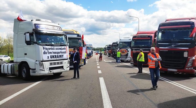 Блокада кордону з Польщею: тисяча вантажівок не може потрапити в Україну